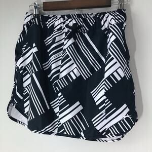 Slazenger sm skirt with shorts “skort” athletic geometric black and white